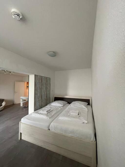 Attractive Flat Near Charlottenburg & Center Apartment